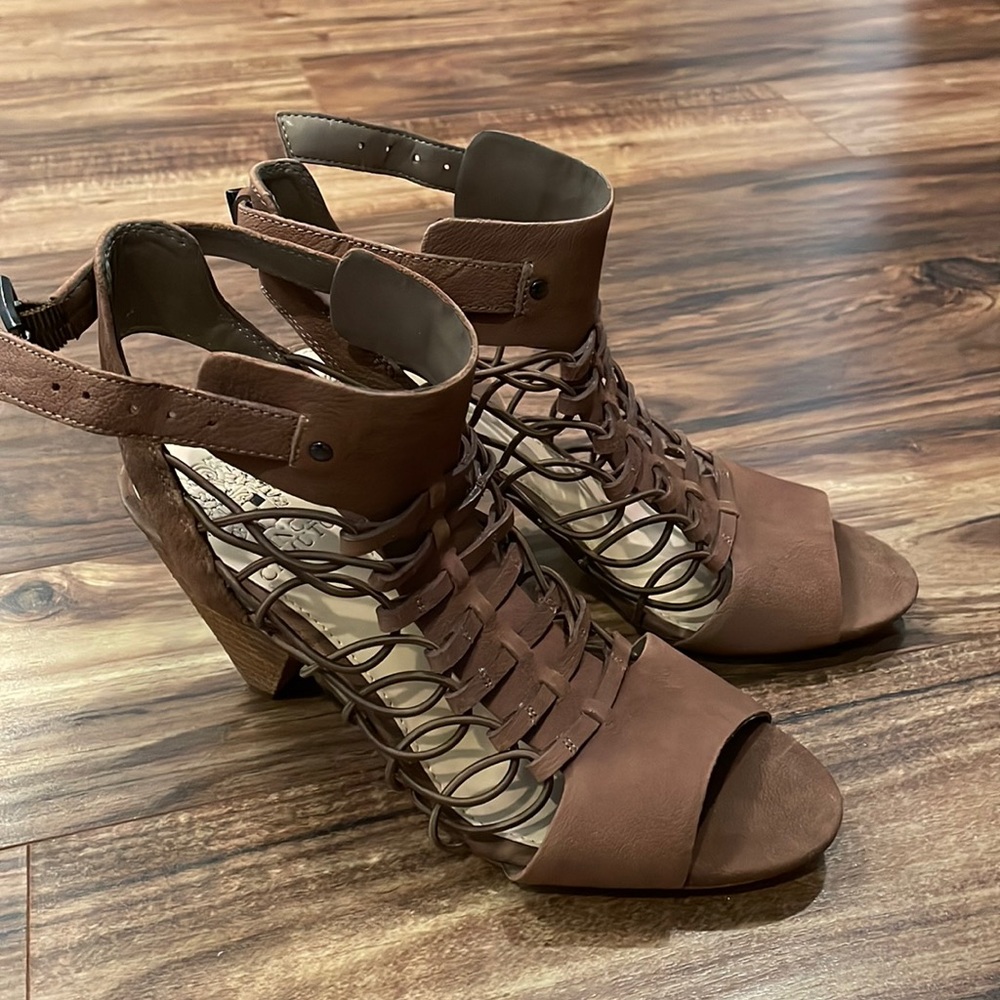 Vince Camuto sandal. Size 8. Never worn.